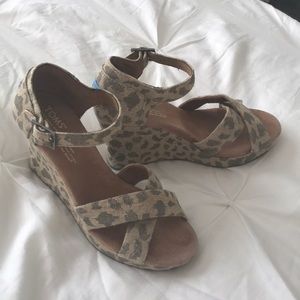 Toms leopard wedges